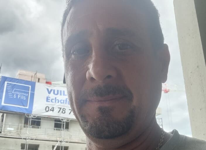 MI1644877