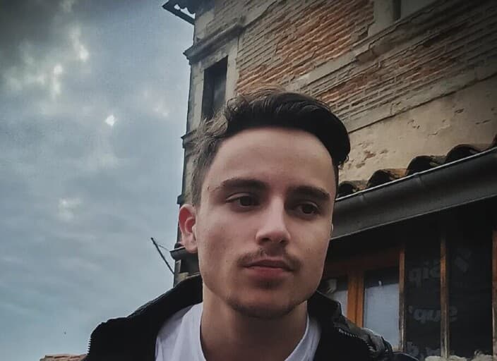 Lucas77