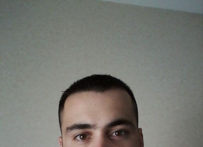 yo85