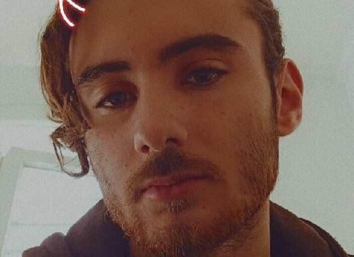 Je cherche une fille ou femme pour relation à dis.