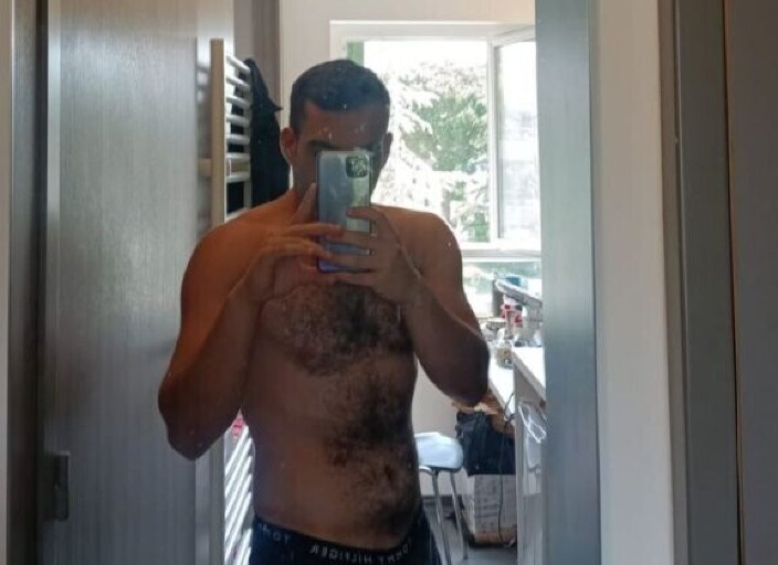 je cherche une bonne  avec une jolie femme ou coup.