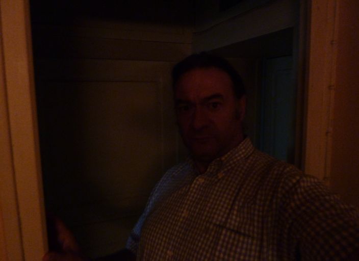 homme seul cherche a rencontrer une femme charmant.