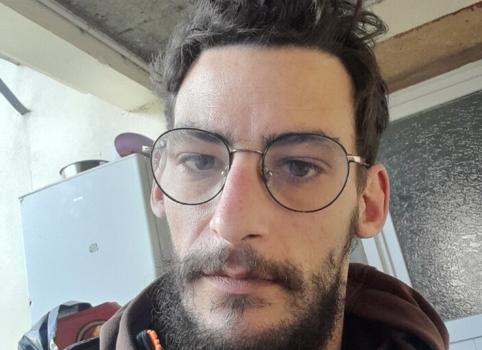 cherche relation sans prise de tête, quelqu'un de.