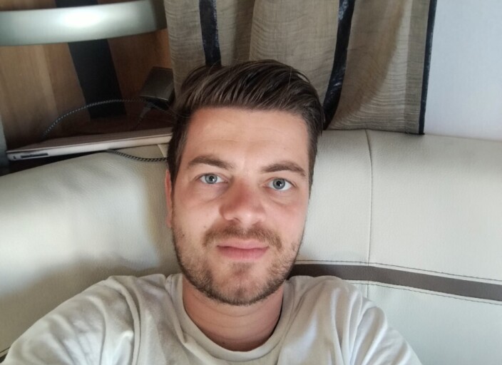 coucou recherche femme ou couple sans prise de tê.