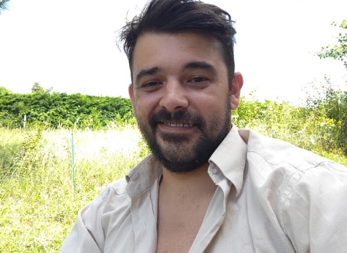 Jeune homme en bon état