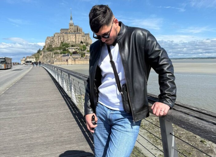 Bonjour, cherche des personnes ouvertes d'esprit i.