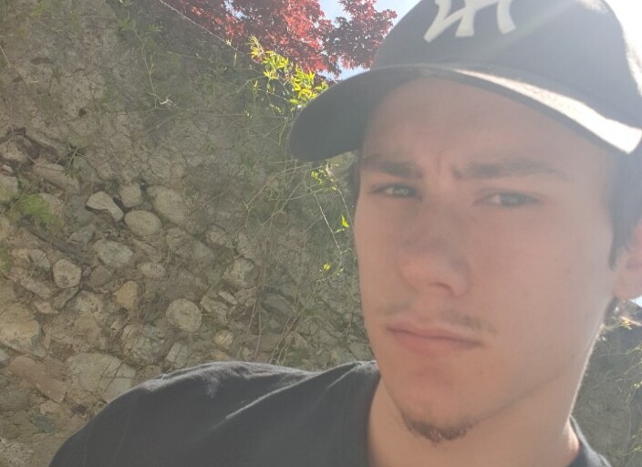 pk je suis la🤔