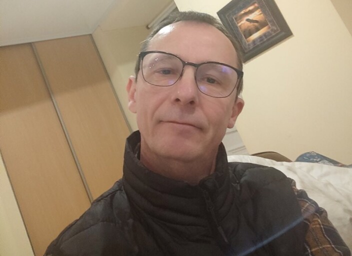 Homme mûr recherchant une femme tout âge, trans,.