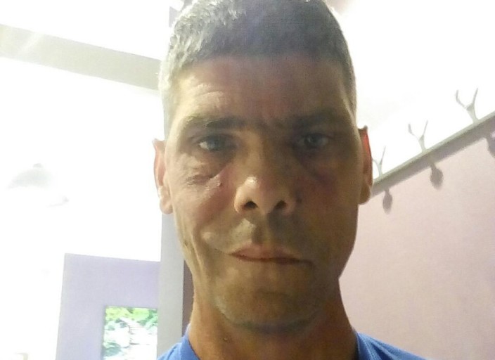 Je suis un mec célibataire de 42 ans je suis sens.