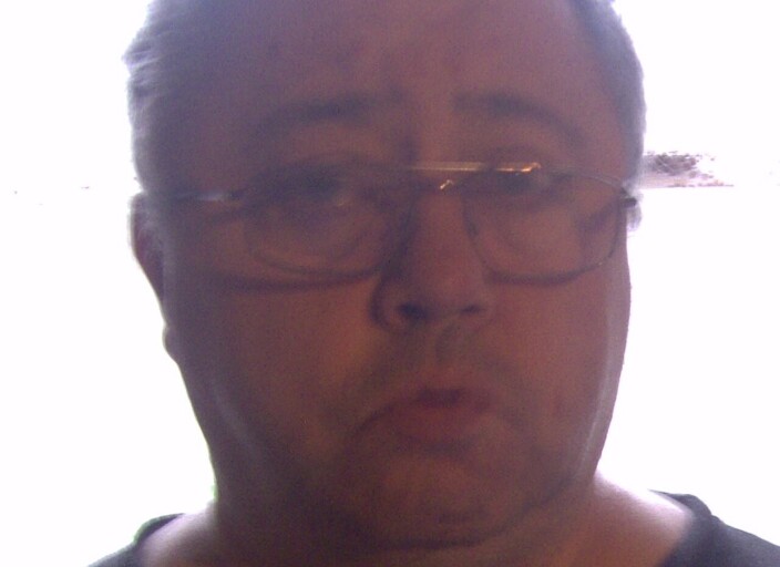 Cherche femmes, bi ou lesbiennes, mûres mais ouve.
