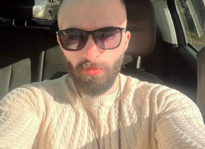 Coucou, Je recherche à profiter et je suis de Tou.