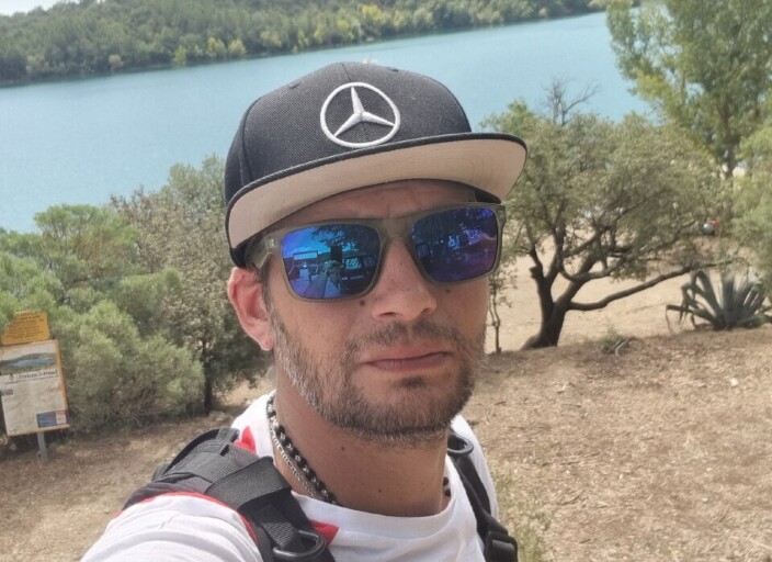 bienvenue sur mon profil, n'hésite pas à m'envoy.