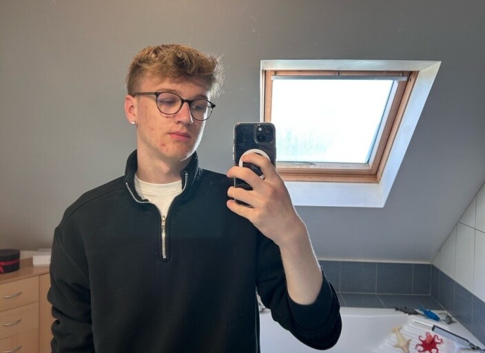 Salut, j'ai 18 ans et je cherche de nouvelles aven.