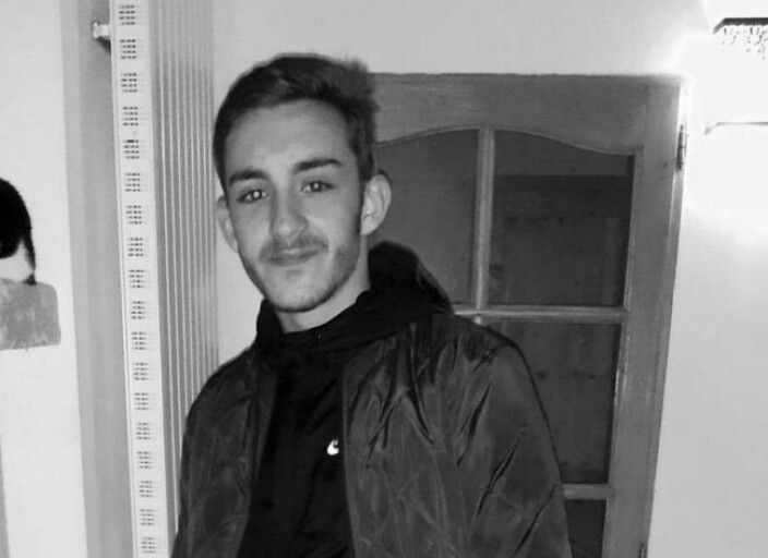 jeune homme seul