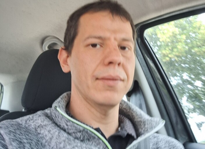 2 hommes bi en couple cherchent femmes ou trans po.