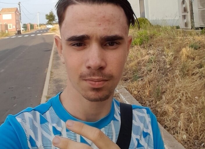 Salut, je suis un homme qui cherche à faire sa pr.