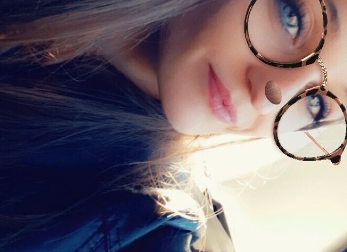 Femme curieuse