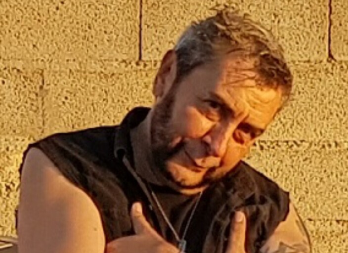 Homme aventureux cherche rencontres discrètes et .