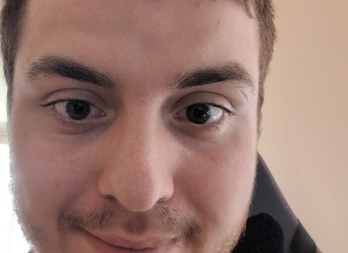 bonjour je suis un gars qui est gentil qui aime le.