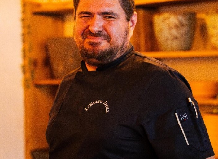 Bonjour, je me présente, cuisinier à la recherch.