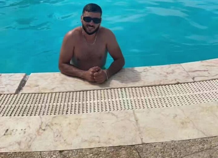 Homme célibataire de 29 ans cherche femme ou coup.