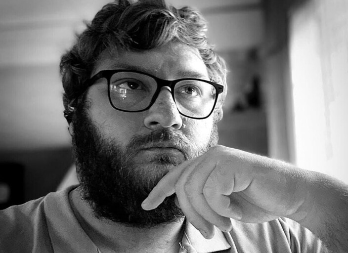 Hey, moi c'est Lucas, 28 ans, compositeur de musiq.