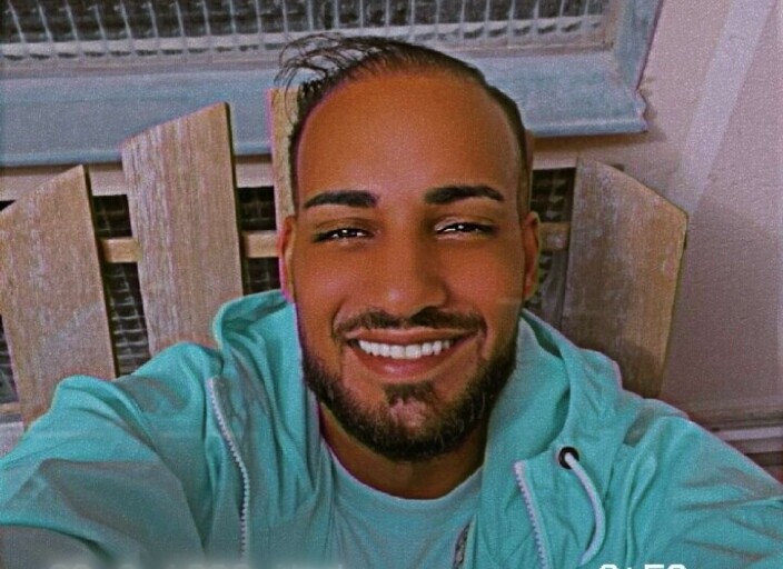 Jeune homme cherche à faire de belles rencontres .