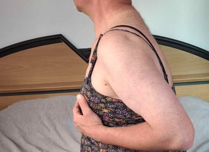 Homme bi et travesti.