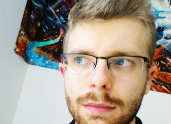 Jeune homme curieux cherche partenaire