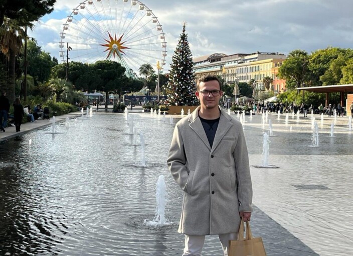 Jeune homme de 22 ans à la recherche d'amusement