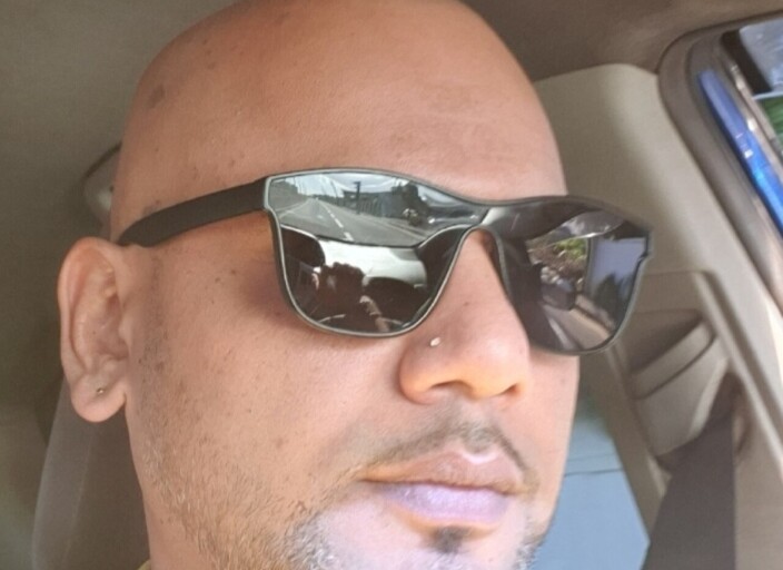 Homme cherche femme ou couple pour partager des mo.