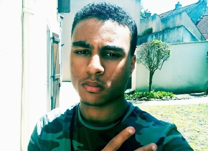 beau mec cherche meuf pour faire l'amour ou s'appe.