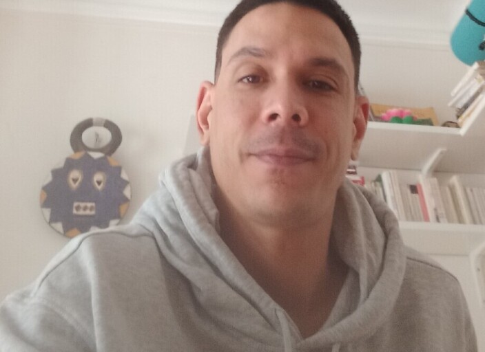 Jeune homme Paris pour rencontre dans le respect