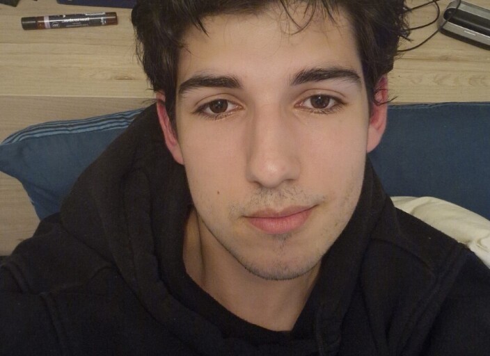 Jeune de 18 ans pour hommes entre 18-25 ans