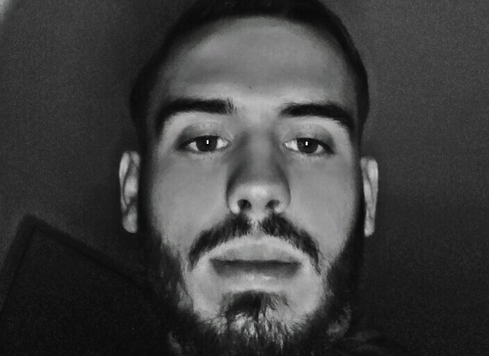 Salut, je ne suis pas très bavard
