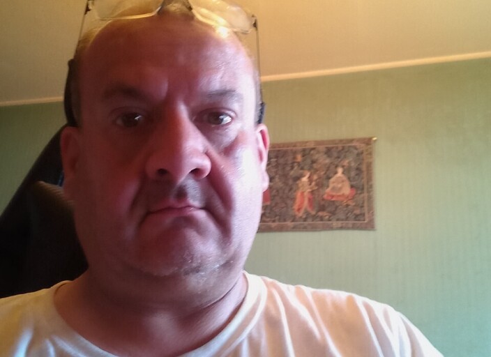 Cherche toute situation excitante dans le respect .