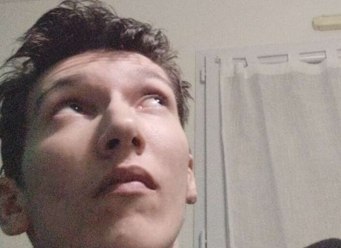 Je ne sais pas trop par où commencer. Je suis tr.