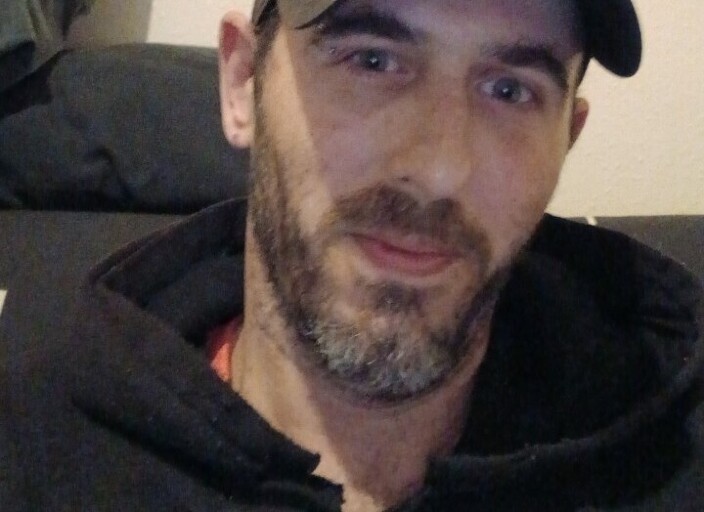 Bonjour, je cherche à m'amuser et découvrir mes .