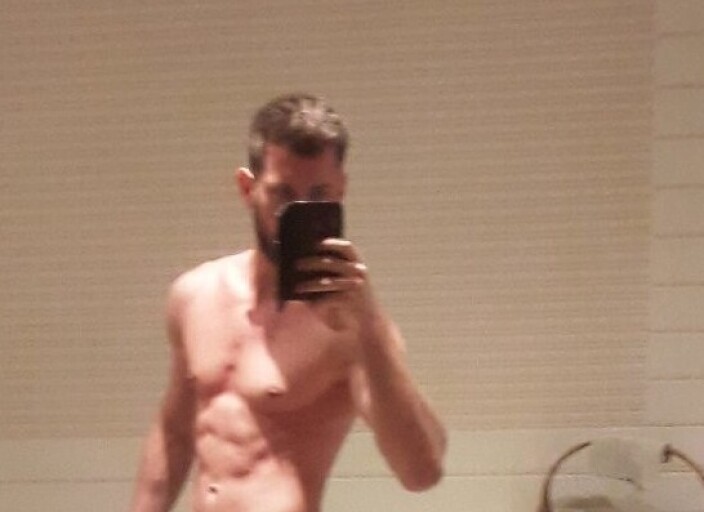 recherche une personne avec qui discuter pour soit.