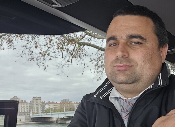 recherche une personne pour se faire du bien