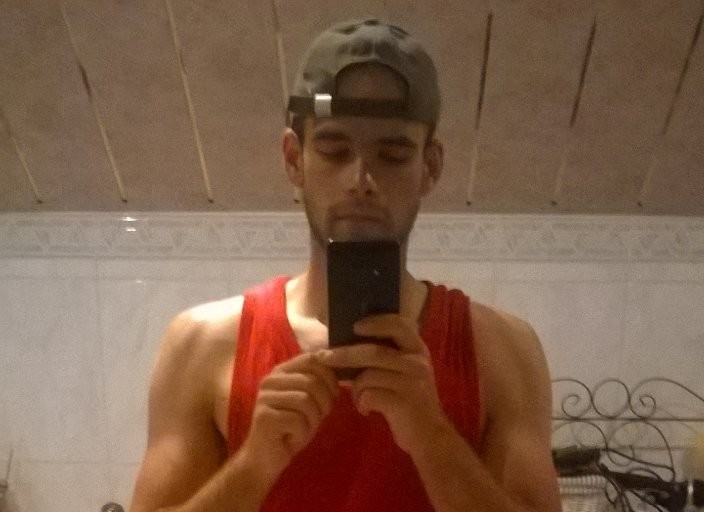 Jh de 22 ans disponible vpour réaliser vos fantas.