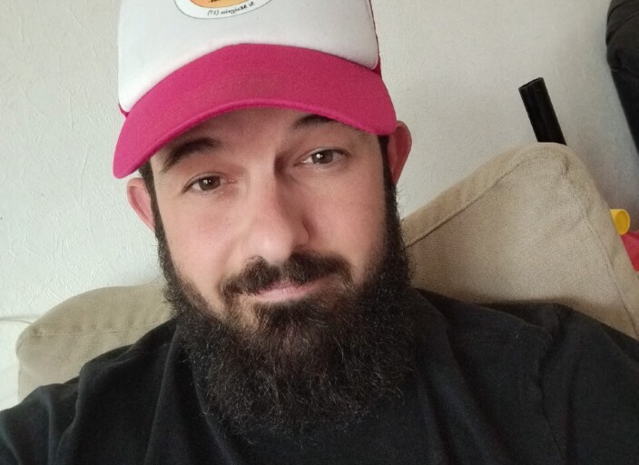 si tu recherches un homme gentil aimant sincère V.