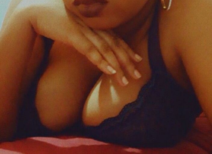 Cherche une femme avec un gros clit👅👅💦💦🍬