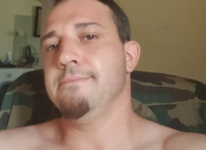 Salut jeune homme 36 ans cool et ouvert