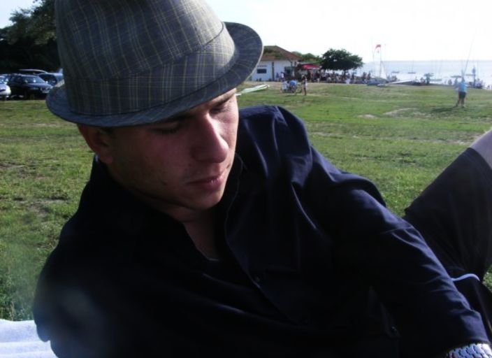 jeune homme cherche jeune femme pour relations d'u.