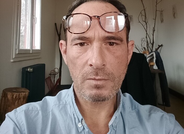 Bonjour Sébastien 48 ans, discret réservé..