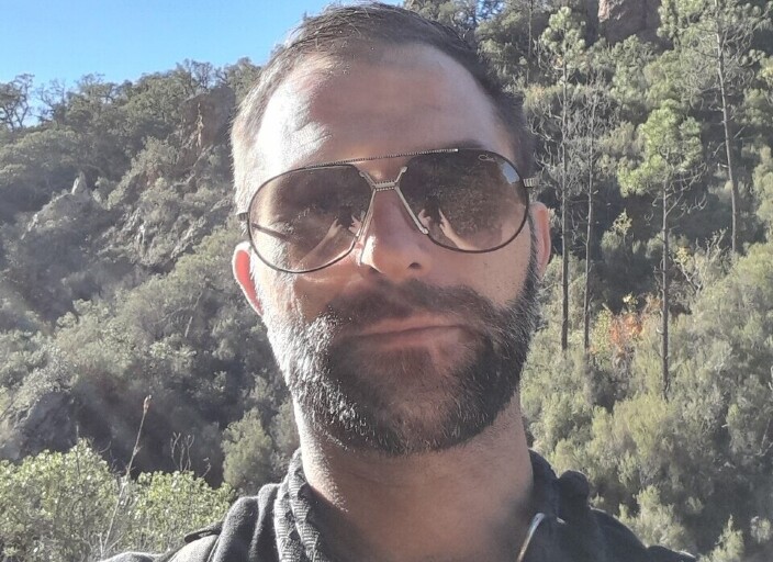 je suis seb dispo et ouvert