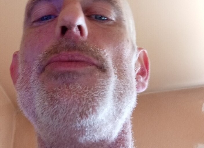 Salut, moi c'est Chris