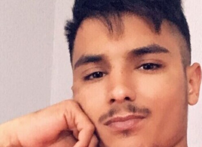 je ne mord pas , tu peut venir me parler et j'irai.