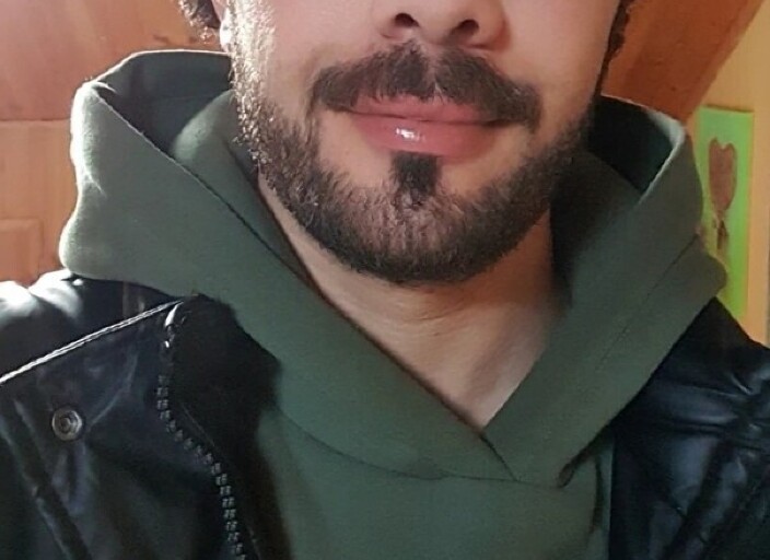 Homme célibataire 30 ans, cherche à faire des re.